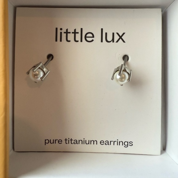 Tini Lux Jewelry - Little Lux Titanium Pearl Earrings - Charlotte Studs - Tini Lux